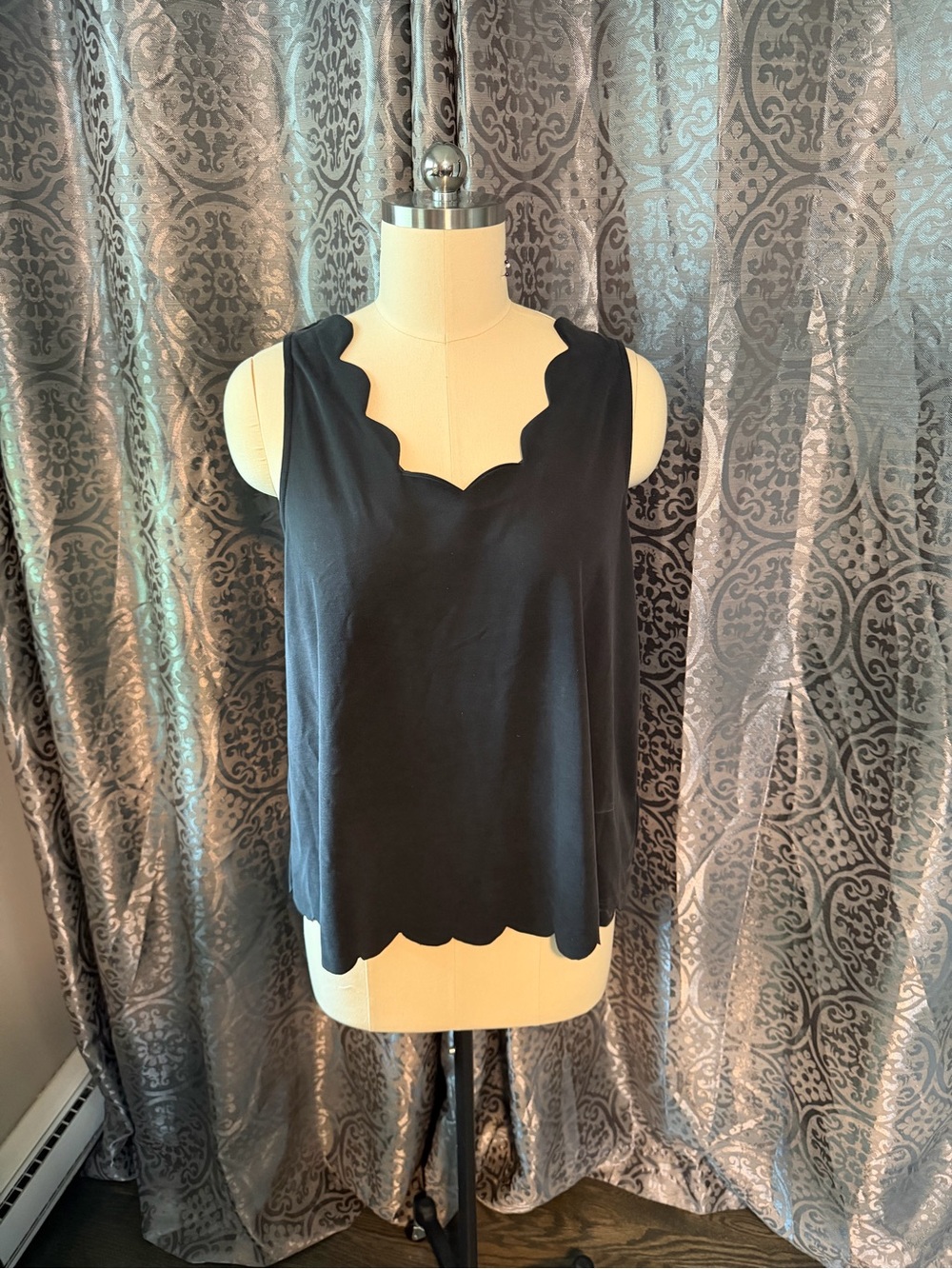 Eri + Ali: Flowy scalloped tank